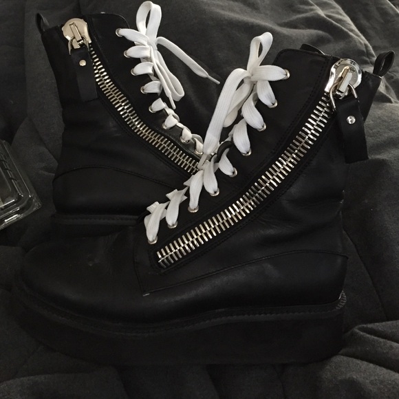 Unif size 6 trench boot RARE