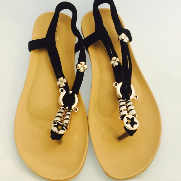 D & L Shoes - Black Cute Bohemian Thong Sandals. Size 8.