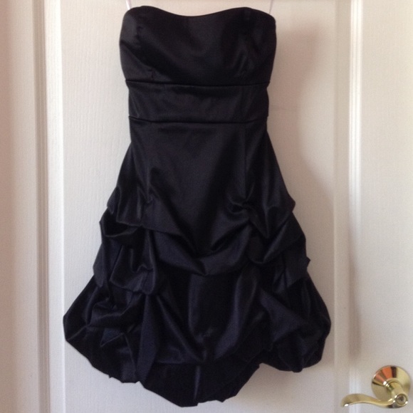 Dress - Picture 1 of 3