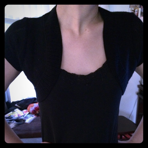 Cute black caplette, size small $8