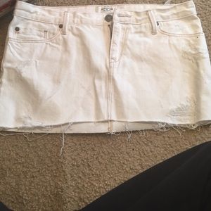 white Abercrombie mini skirt! size four & NWT