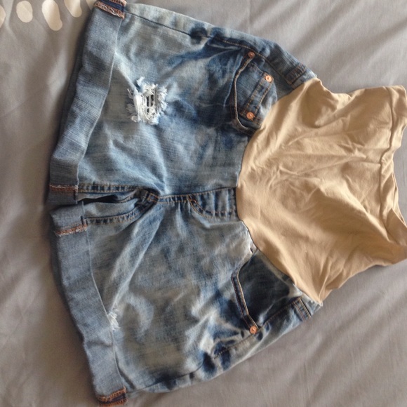 Super cute Indigo Rein Distressed Maternity shorts