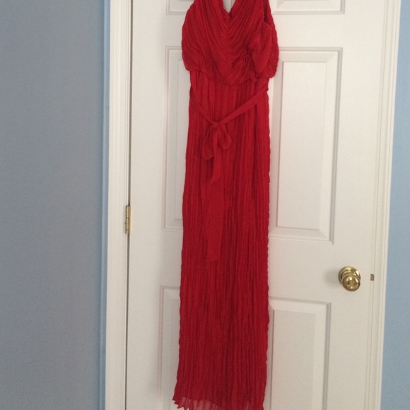 Red column gown - Picture 1 of 1