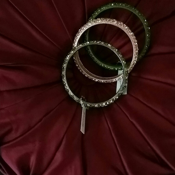 Three Gorgeous bracelet - Picture 1 of 3
