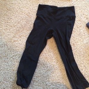Lululemon black crops