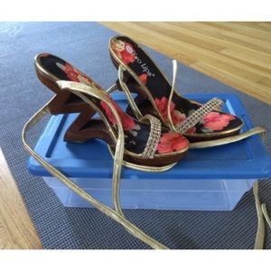 Two Lips sandals, size 7