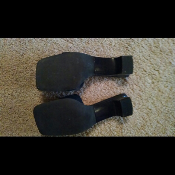 Navy slides - Picture 2 of 3