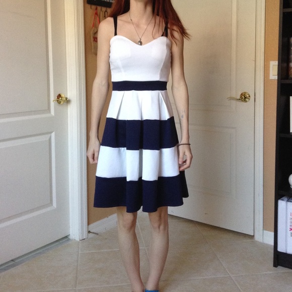 Dress - Picture 2 of 2