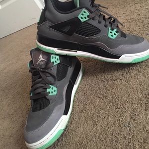 Jordan Retro Glow 4s