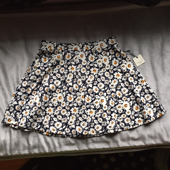 Forever 21 Dresses & Skirts - Daisy skirt
