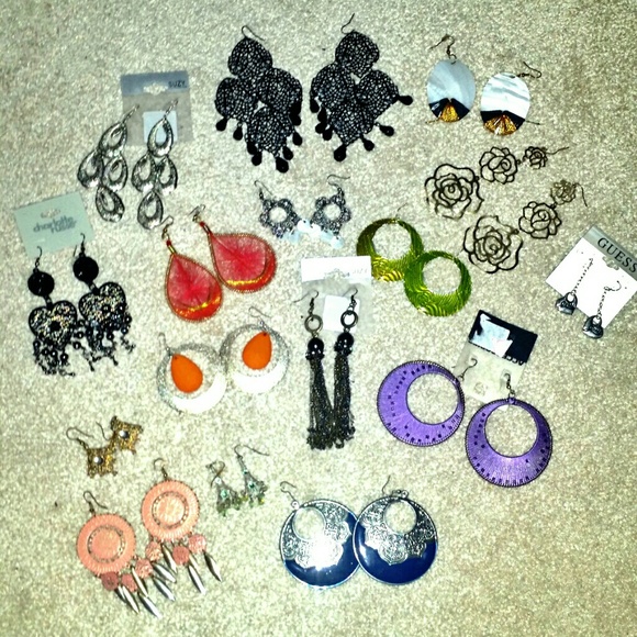 BUNDLE!!! 16 Pairs of earrings.