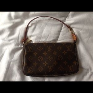 LV Pochette