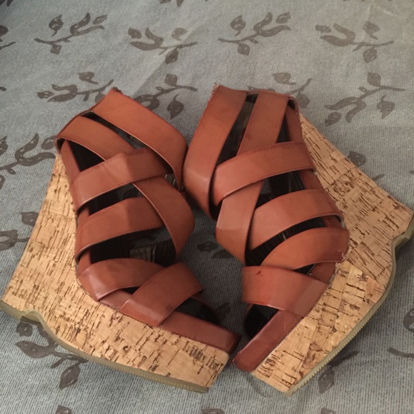 Brown wedge