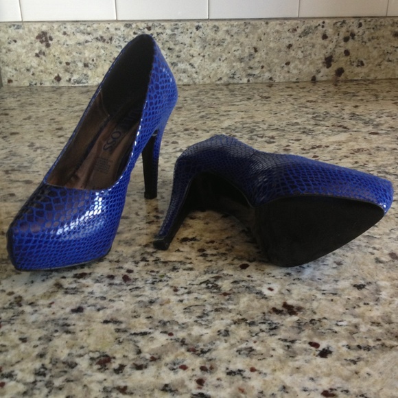 Blue pumps with snakeskin pattern 5.5 - 6. - Picture 3 of 4