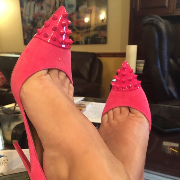 Christian Louboutin pink pigalles hot!!!!! 🔥🔥🔥 - Picture 2 of 3