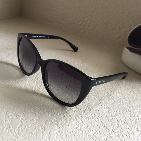 Authentic coach sunglasses very stylish.