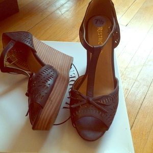 Adorable black t strap wedge sandals!