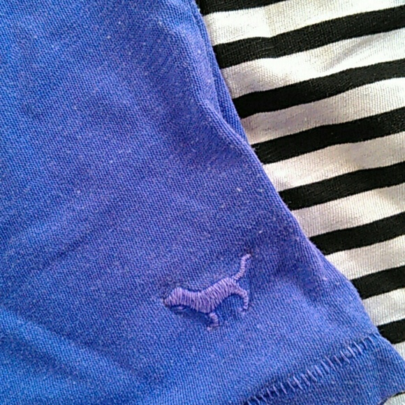 2 NWT VS PINK VNeck Tees size small - Picture 3 of 3