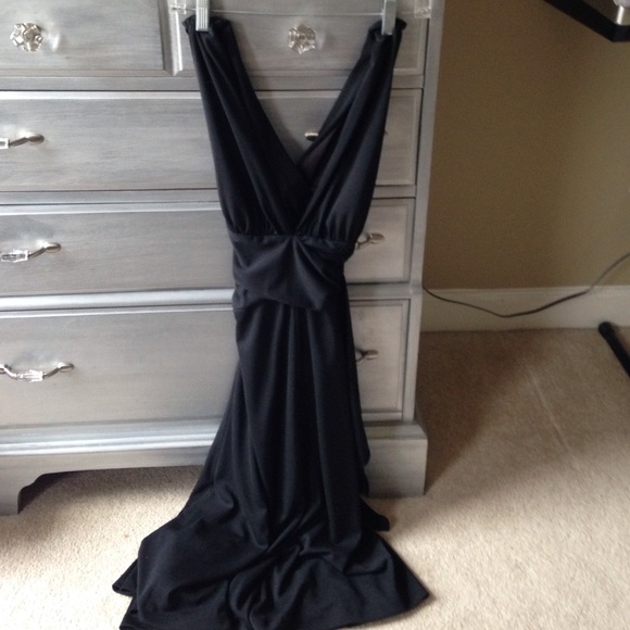 Plunge neckline, racerback. Comes to the knee!