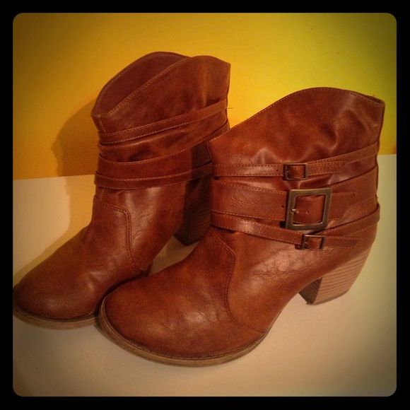 Ankle brown boots.
