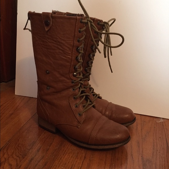Combat boots tan