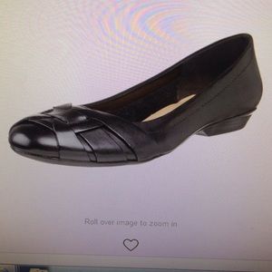 Naturalizer women's flats size 6. Never worn. $20