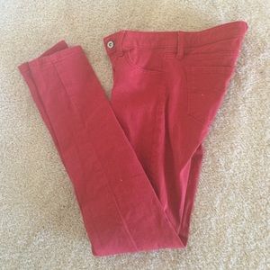 Red skinny jeans 🌹