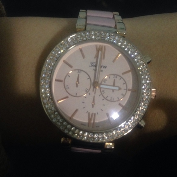 Cute pink watch. Needs to be sized.