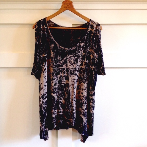 ⛔️HOLD4SONYA⛔️Ella Moss splash paint black tops - Picture 2 of 4