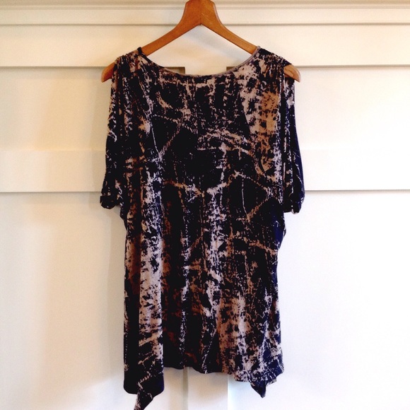 ⛔️HOLD4SONYA⛔️Ella Moss splash paint black tops - Picture 3 of 4