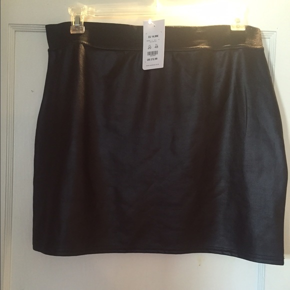 Faux leather mini skirt