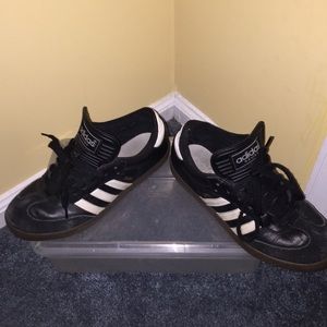 Classic Adidas samba (blk) 4 youth size 6 women