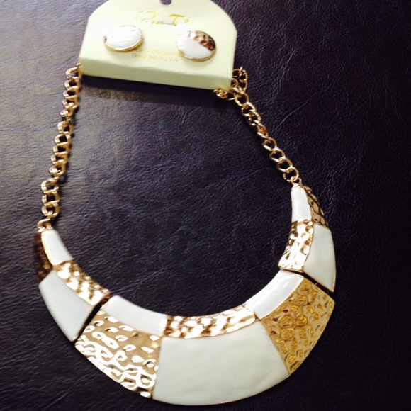 Bib Necklace set
