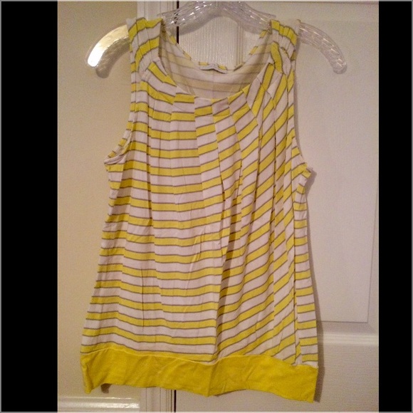 New York and Company size Medium tank