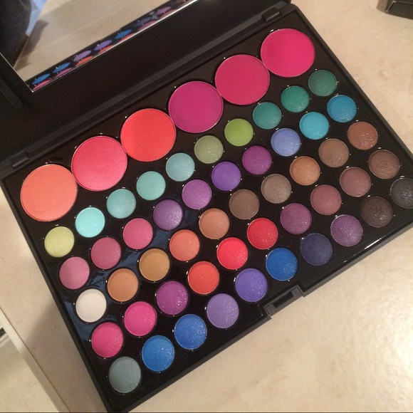 🔴1 DAY SALE🔴CROWN MAKEUP PALETTE - Picture 2 of 3