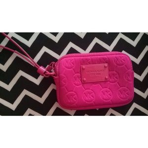 Michael kors magenta neoprene logo wristlet