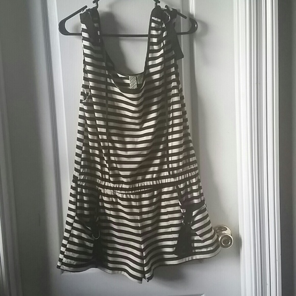 SUPER CUTE BLACK AND TAN ROMPER