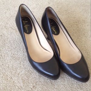 Cole Haan black calf leather pumps