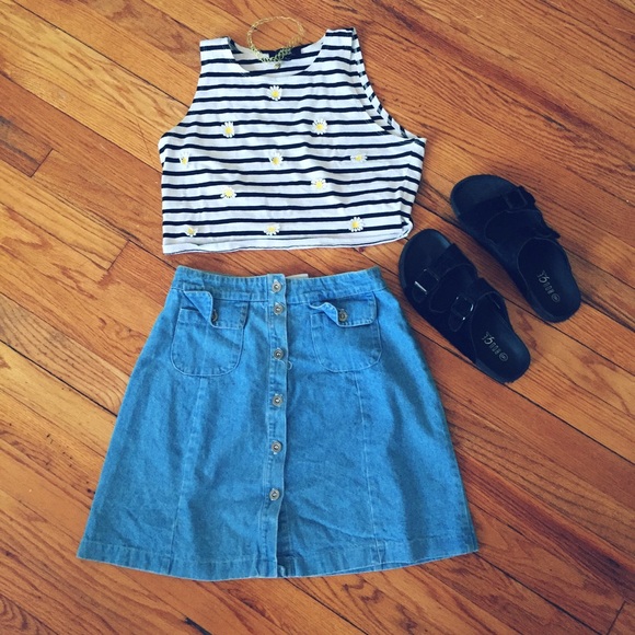 🌼striped daisy crop top L🌼 - Picture 3 of 3