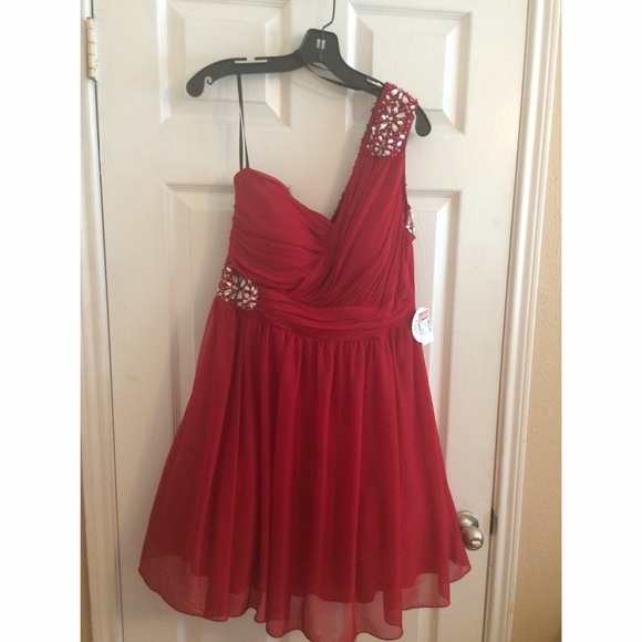red 1 shoulder w/ rhinestone detailing dress