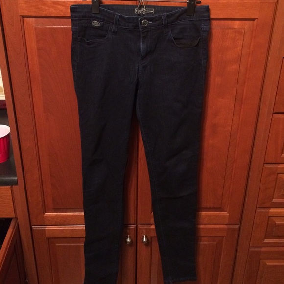⛔️SOLD 🚫Guess skinny jeans