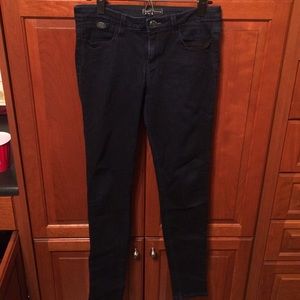 ⛔️SOLD 🚫Guess skinny jeans
