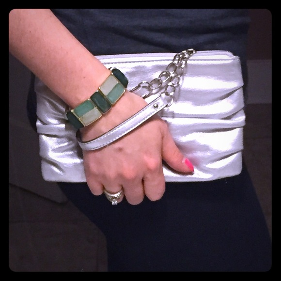 🚫sold in bundle: Silver Elle Wristlet