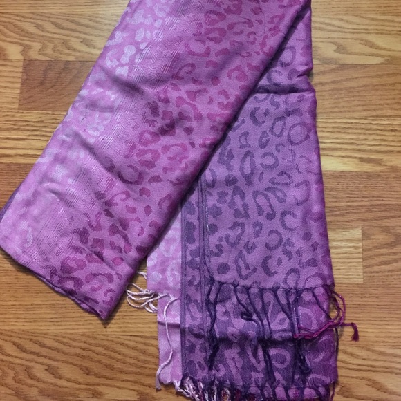 Purple leopard fashion scarf