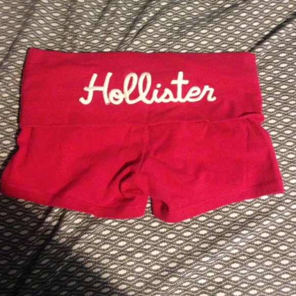 Hollister - Picture 2 of 3