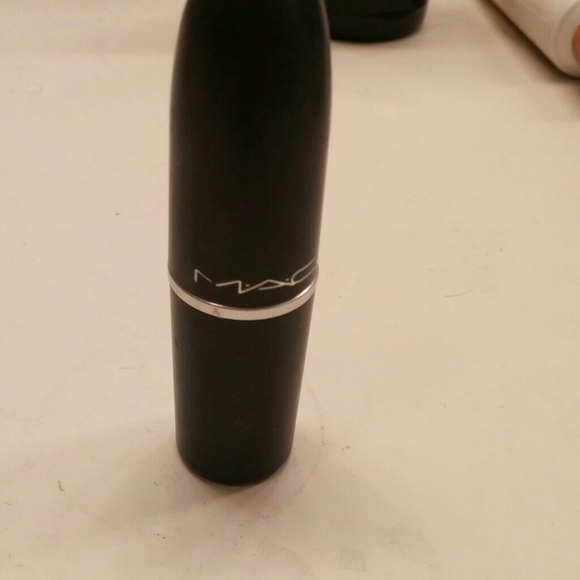 MAC matte lipstick in SIN