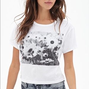 🌹TRADED🌹 Boxy Daisy Crop Tee