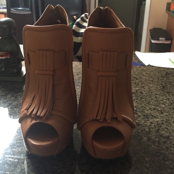 Light brown / camel color lamb booties