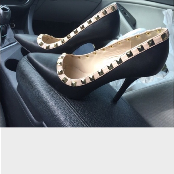 Shoes - Woman's pumps