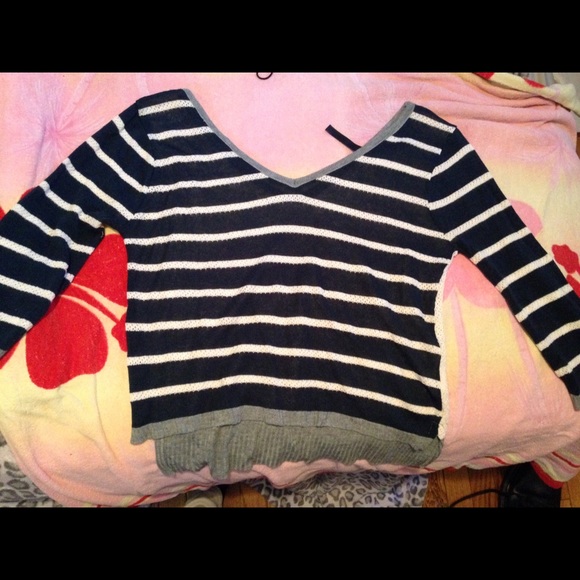 Light striped blue/cream sweater-